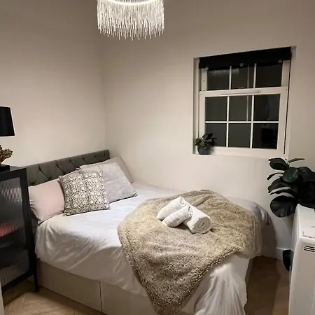 Luxury One Bedroom Paradise Apartment