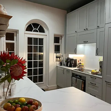 Luxury One Bedroom Paradise Apartment *