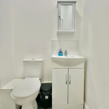 Flat A Garrat Lane Apartment London