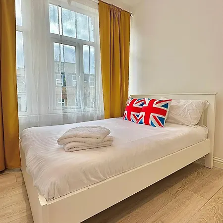 Apartment Flat A Garrat Lane London