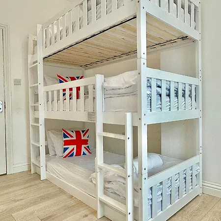Flat A Garrat Lane Apartment *