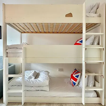 Flat A Garrat Lane Apartment London