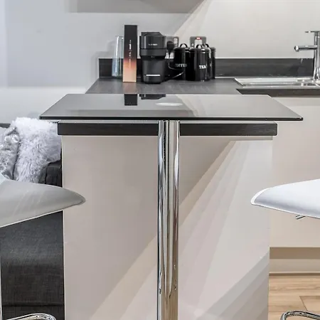 Canning Town Pied-a-terre Apartment London