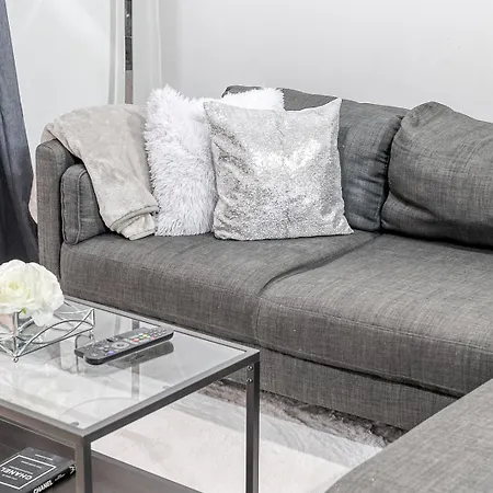 Canning Town Pied-a-terre Apartment London