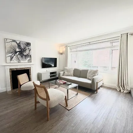 Daire Split Level 2 Bed Apartment- Mayfair Londra
