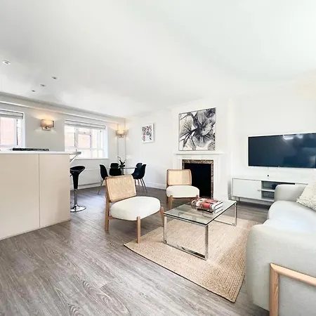 Daire Split Level 2 Bed Apartment- Mayfair *