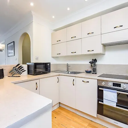 Daire Split Level 2 Bed Apartment- Mayfair Londra