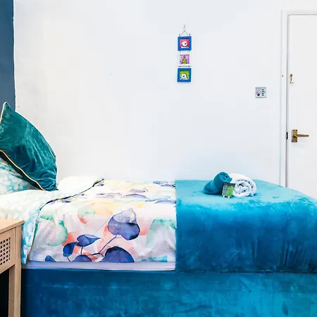 Apartment Charming Tooting Hideaway Garden, Resident Parking, Near Tooting Hospital