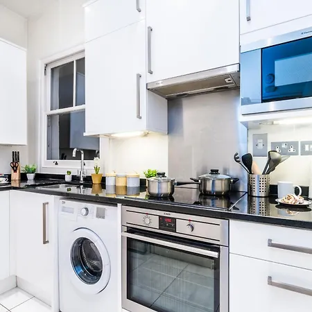 Charming Tooting Hideaway Garden, Resident Parking, Near Tooting Hospital London