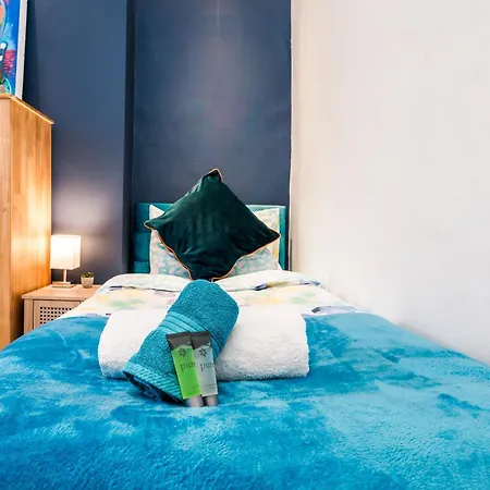 Charming Tooting Hideaway Garden, Resident Parking, Near Tooting Hospital * London