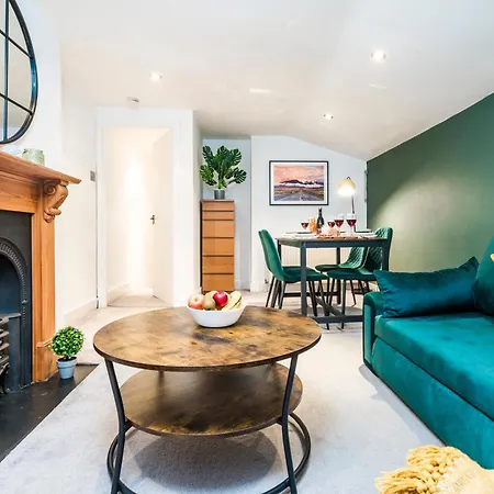 Apartment Charming Tooting Hideaway Garden, Resident Parking, Near Tooting Hospital