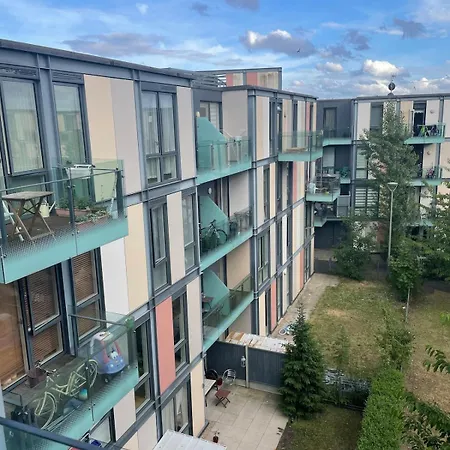 25 Minutes To Of London Apartment *
