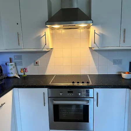 25 Minutes To Of London Apartment *
