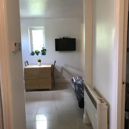 Apple House Heathrow Airport Guest house 3*