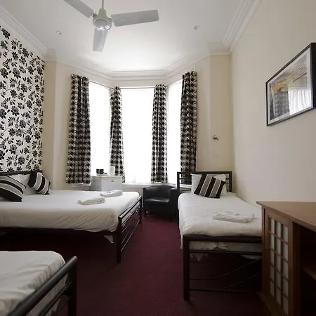 Saba Hotel 3*