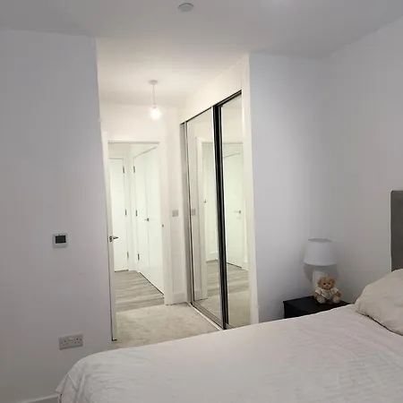 Apartment The Modern Haven Spacious 2-bed 2-bath Getaway Edgware