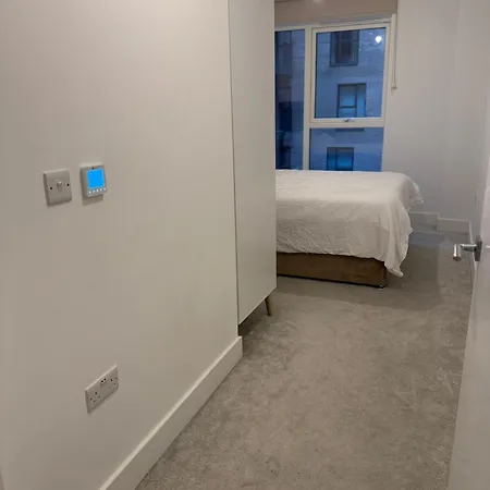 The Modern Haven Spacious 2-bed 2-bath Getaway Apartment