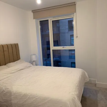 Apartment The Modern Haven Spacious 2-bed 2-bath Getaway Edgware