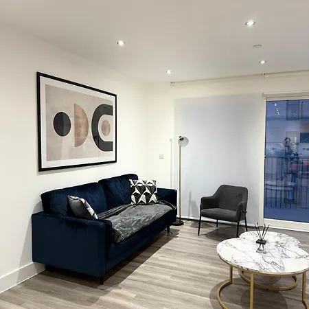 The Modern Haven Spacious 2-bed 2-bath Getaway *