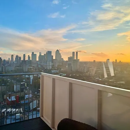 View Two Bedroom Entire Enjoy River & Views, Skyline Views *