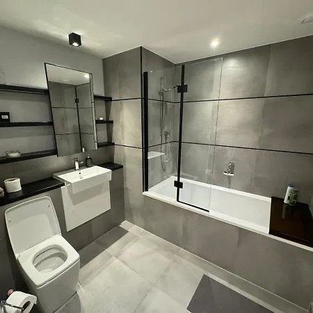View Two Bedroom Entire Enjoy River & Views, Skyline Views * London