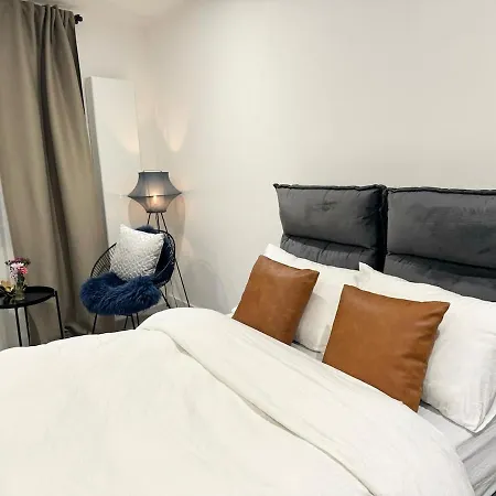 Apartment View Two Bedroom Entire Enjoy River & Views, Skyline Views *