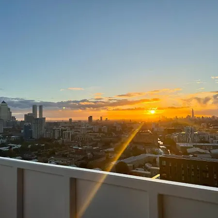 View Two Bedroom Entire Enjoy River & Views, Skyline Views Apartment London