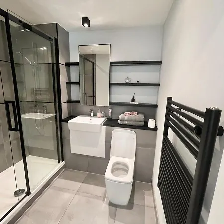 Apartment View Two Bedroom Entire Enjoy River & Views, Skyline Views London