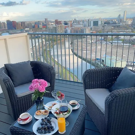 Apartment View Two Bedroom Entire Enjoy River & Views, Skyline Views