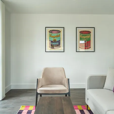 아파트 Mitre Warhol By Artsy *