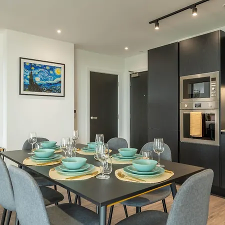 Mitre Gogh By Artsy Apartment