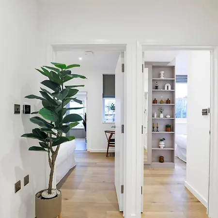 New In Kensington -2 Bedrooms 2 Baths London