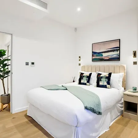 New In Kensington -2 Bedrooms 2 Baths London