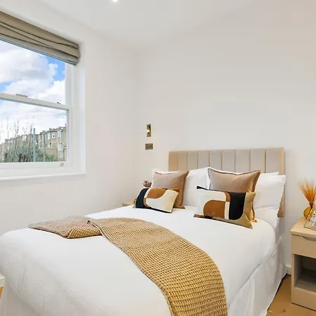New In Kensington -2 Bedrooms 2 Baths Apartment London