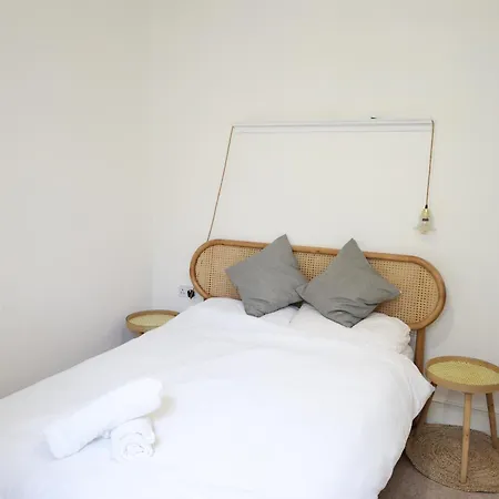 Stunning Walthamstow Village Flat Apartment *
