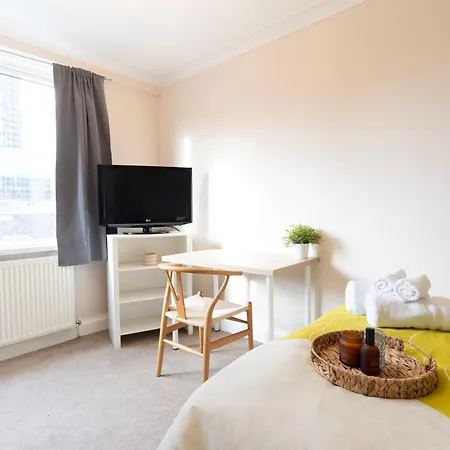 Modern - 15 Mins To London Bridge & Victoria Sleeps 4 * Croydon