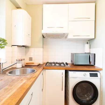 Apartment Modern - 15 Mins To London Bridge & Victoria Sleeps 4 *