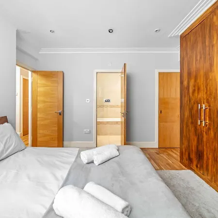Modern 1 Bedroom Flat Apartment