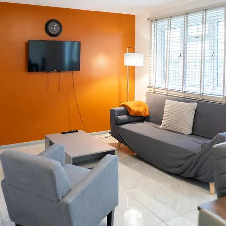 Beautiful 2 Large Bedroom House In Zone 2 London