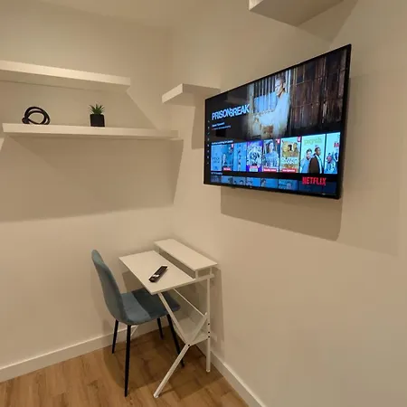 Kensington Apartment *