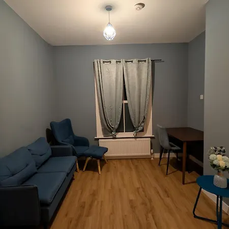 Kensington Apartment *