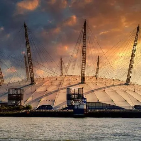 Modern 2 Bedroom Canary Wharf O2 Arena Excel - Great Transport Links * London
