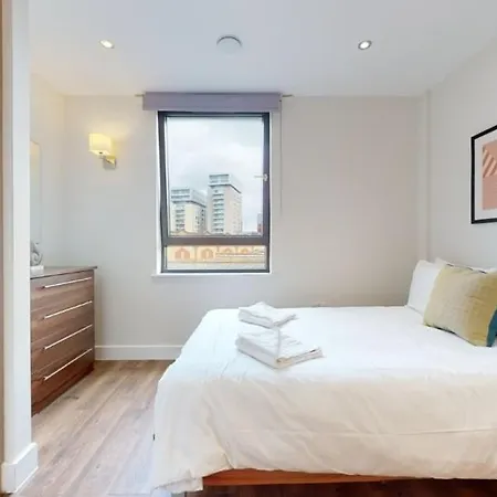 Modern 2 Bedroom Canary Wharf O2 Arena Excel - Great Transport Links *