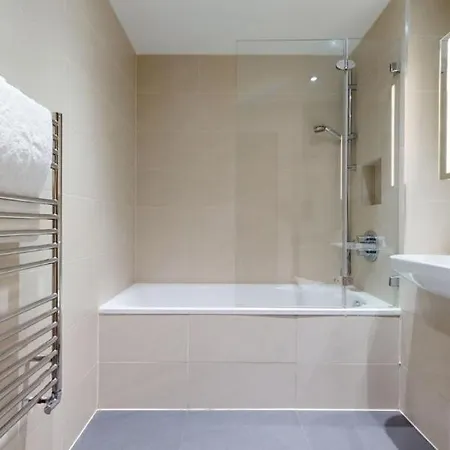 Modern 2 Bedroom Canary Wharf O2 Arena Excel - Great Transport Links Apartment *
