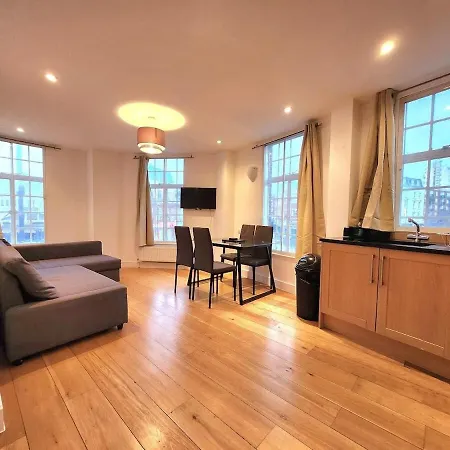 Apartment Spacious 2-bed Flat - Close To Tube, Sleeps 6 *