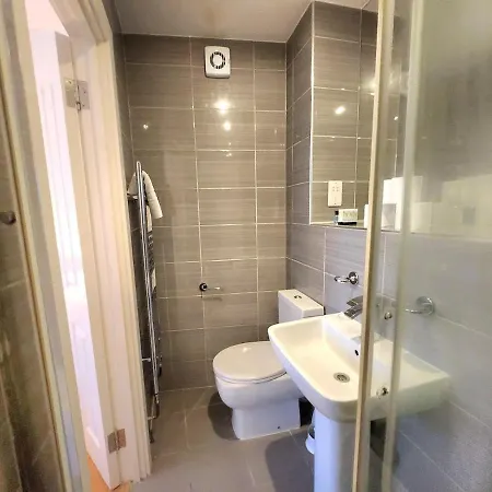 Spacious 2-bed Flat - Close To Tube, Sleeps 6 Apartment London