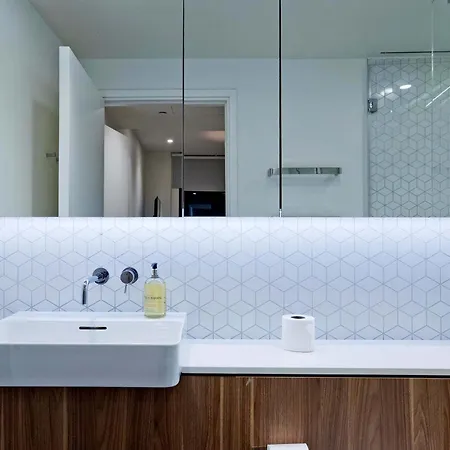 Soho House Executive Nr Westfields Apartment *