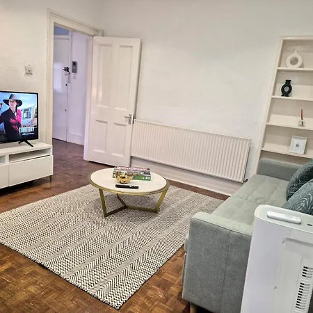 Stylish 2-bedroom Near Abbey Road, Maida Vale Apartment
