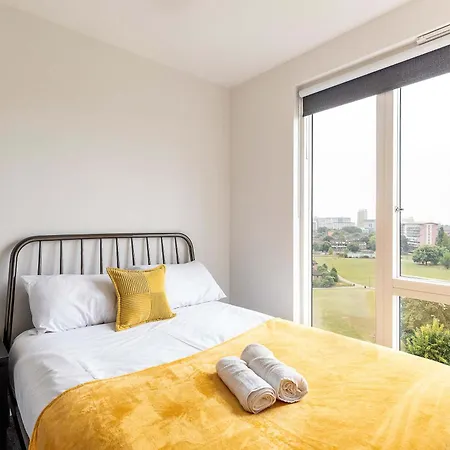 3br Poplar Views Of Canary Wharf Apartment London