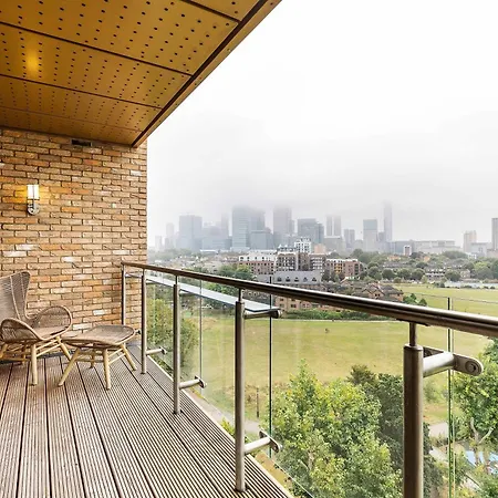 3br Poplar Views Of Canary Wharf Apartment *